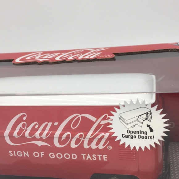 Coca-Cola Bottling 1960 VW Delivery Van Die Cast 1:24 Scale Limited Edition New - Picture 12 of 12